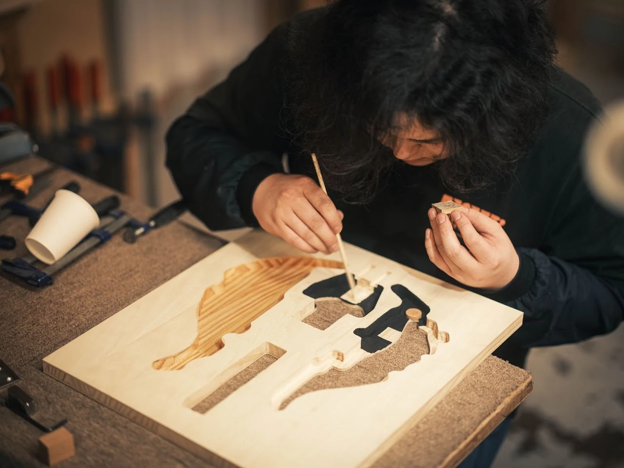 ボディを加工する工房の製作風景
